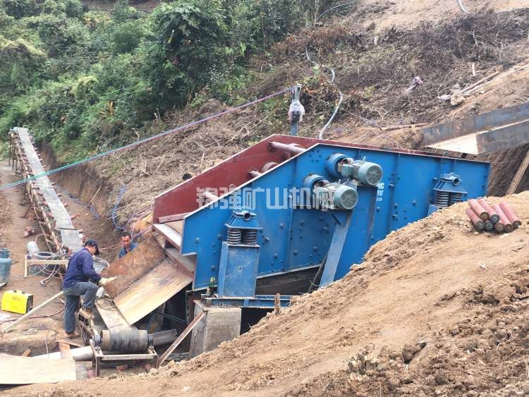 高頻振動(dòng)篩(圖4) 高頻振動(dòng)篩(圖4)