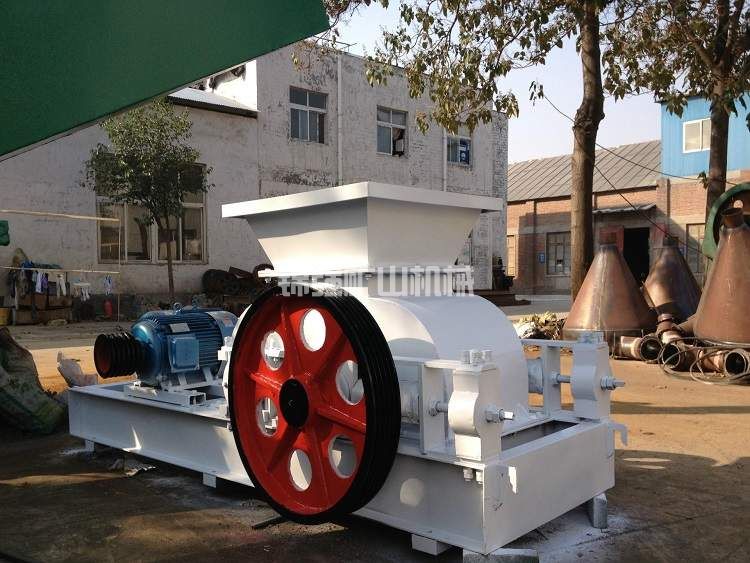對(duì)輥粉碎機(jī)(圖1) 對(duì)輥粉碎機(jī)(圖1)