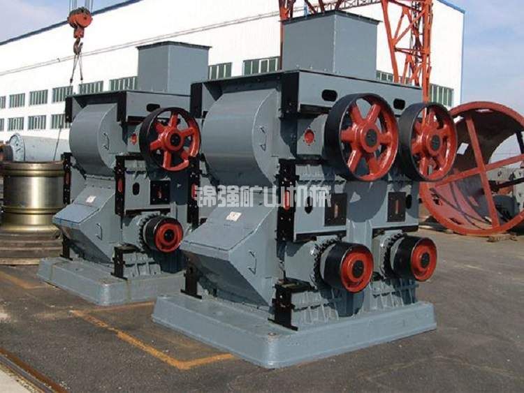 四輥破碎機(jī)(圖1) 四輥破碎機(jī)(圖1)