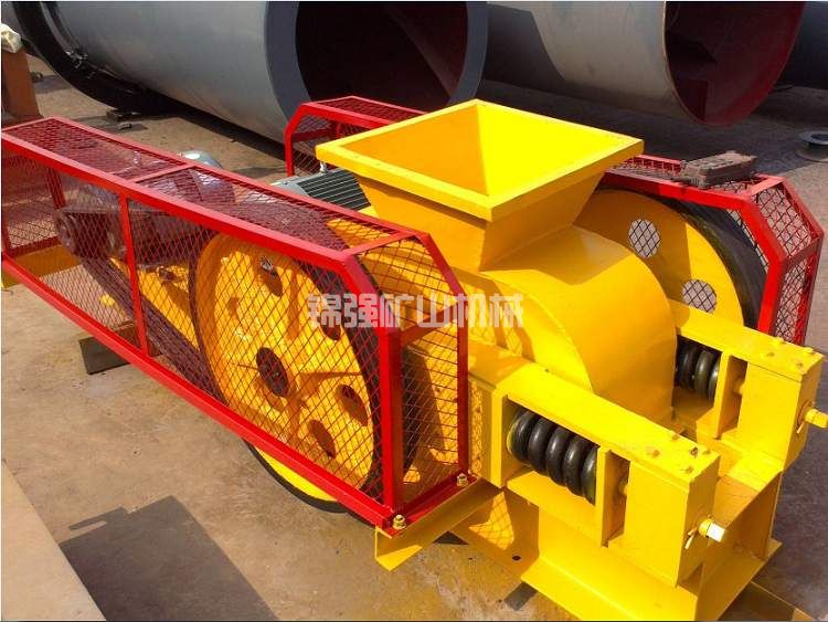 雙輥式破碎機(jī)(圖4) 雙輥式破碎機(jī)(圖4)
